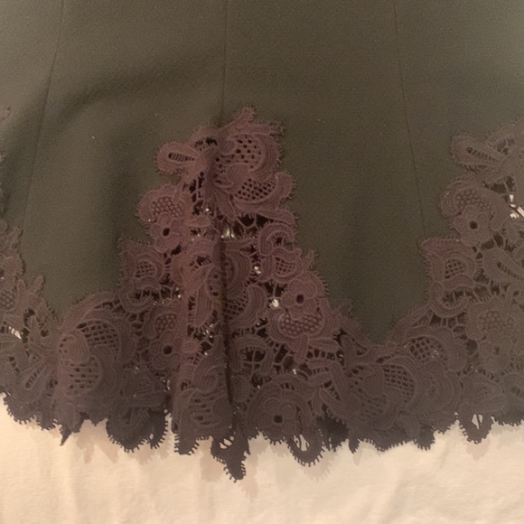 Gorgeous practically new trumpet skirt with lace detail - Picture 2 of 9